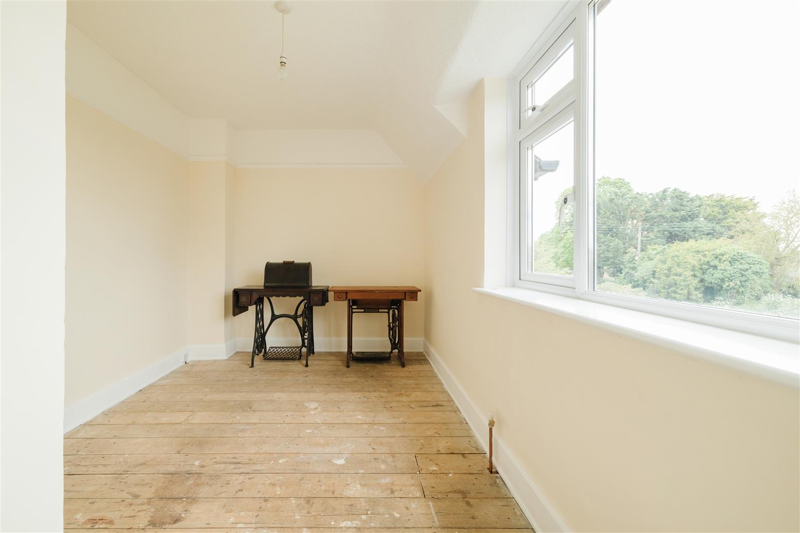 Old Common, Minchinhampton. Ford Loveday Estate Agency